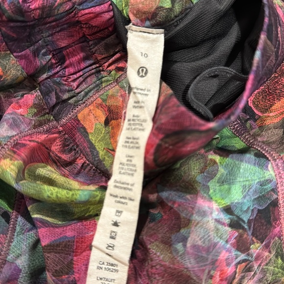 Lululemon Hotty Hot High-Rise Lined Short 4" Size 10 - Picture 7 of 8